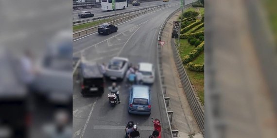 Trafikte gerginlik yaşayan üç sürücü ağır yaptırımlarla karşılaştı 7 Trafikte gerginlik yaşayan üç sürücü ağır yaptırımlarla karşılaştı