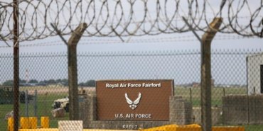Fairford Üssü civarında tereddüt edilen patlayıcı nedeniyle konutlar boşaltıldı 12 Fairford Üssü civarında tereddüt edilen patlayıcı nedeniyle konutlar boşaltıldı