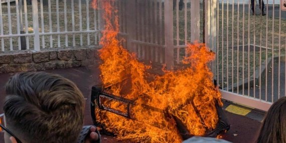 Fransa'da Liseli Protestolarında 10 Kişi Yaralandı 7 Fransa'da Liseli Protestolarında 10 Kişi Yaralandı