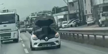 Bursa'da seyir halindeki araçta yapılan tamirat şok etkisi yarattı