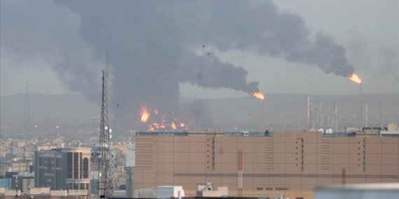 İran Enerji Bakanı: Saldırıya Uğrayan Rafinerilerin Yenilenmesi Tamamlandı 9 İran Enerji Bakanı: Saldırıya Uğrayan Rafinerilerin Yenilenmesi Tamamlandı