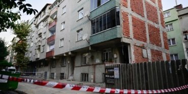 Sultangazi'de Hasarlı İki Bina Boşaltıldı 14 Sultangazi'de Hasarlı İki Bina Boşaltıldı