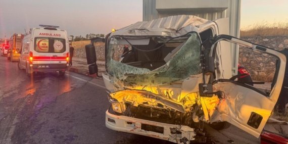 Uşak'ta kamyon ile itfaiye aracının buluşması can aldı