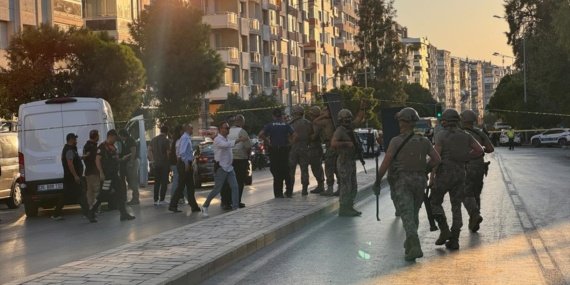 İzmir'de rehin krizi sona erdi: 5 çalışan kurtarıldı, şüpheli yakalandı