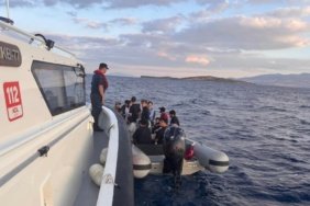 Aliağa açıklarında 19 göçmen kıyıya alındı 1 Aliağa açıklarında 19 göçmen kıyıya alındı