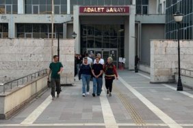 Kahramanmaraş'ta okul saldırısı davasında sanık anne yeniden tutuklandı 4 Kahramanmaraş'ta okul saldırısı davasında sanık anne yeniden tutuklandı