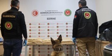 Kapıkule'de Tırda Saklanan 50 Kilo Uyuşturucuya El Konuldu 15 Kapıkule'de Tırda Saklanan 50 Kilo Uyuşturucuya El Konuldu