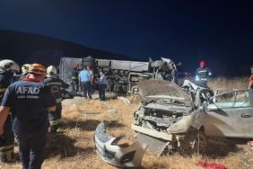 Gaziantep'te feci trafik kazası: Midibüs otomobille çarpıştı, 7 can kaybı