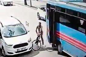Adana'da otobüsün açık kapısı bisikletliye çarptı, sürücü olay yerinden uzaklaştı 3 Adana'da otobüsün açık kapısı bisikletliye çarptı, sürücü olay yerinden uzaklaştı