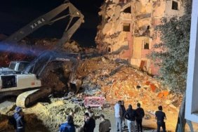 Küçükçekmece'de kentsel dönüşümdeki binanın çökmesi sonucu 2 kişi yaralandı 5 Küçükçekmece'de kentsel dönüşümdeki binanın çökmesi sonucu 2 kişi yaralandı