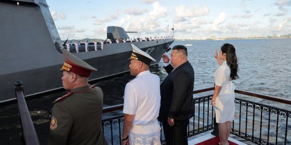 Pyongyang, 'Kang Kon' adlı yeni savaş gemisini devreye aldı