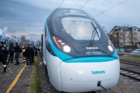 Türkiye'nin yerli elektrikli hızlı treni 250 km/s hıza ulaşarak yeni rekora imza attı 2 Türkiye'nin yerli elektrikli hızlı treni 250 km/s hıza ulaşarak yeni rekora imza attı