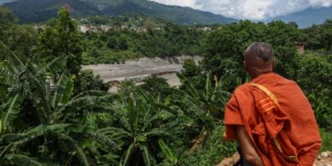 Nepal'de sel felaketinde 10 gün boyunca mahsur kalan 2 kişi son anda kurtarıldı