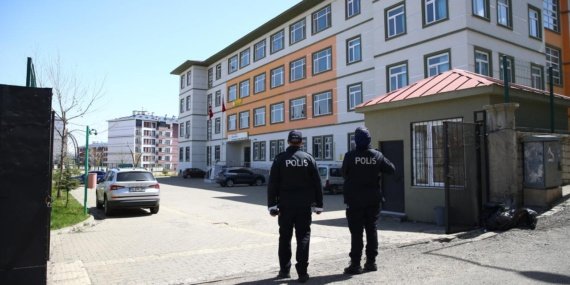 Okul güvenliğinde kapsamlı yeni strateji: 31 bin personel devrede 9 Okul güvenliğinde kapsamlı yeni strateji: 31 bin personel devrede