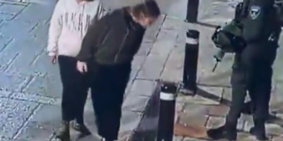 Doğu Kudüs'te Ermeni Kilisesi'ne Yönelik Hakaret Saldırısı: Bir Kadın Tükürdü 8 Doğu Kudüs'te Ermeni Kilisesi'ne Yönelik Hakaret Saldırısı: Bir Kadın Tükürdü