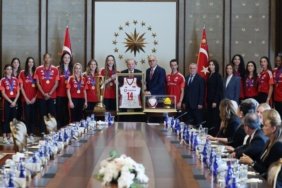 Cumhurbaşkanı Erdoğan, Avrupa Şampiyonu Filenin Sultanları'nı Onurlandırdı