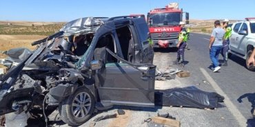Şanlıurfa'da kamyonla hafif ticari araç çarpıştı: 4 ölü