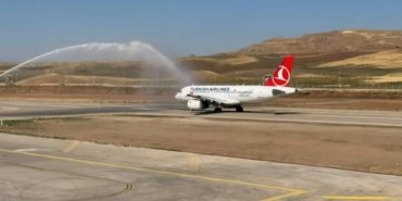 Yenilenen Siirt Havalimanı'na ilk yolcu uçağı indi