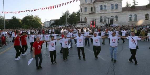 Sivas'ta 1058 Kişilik Dev Halayda Birlik ve Beraberlik