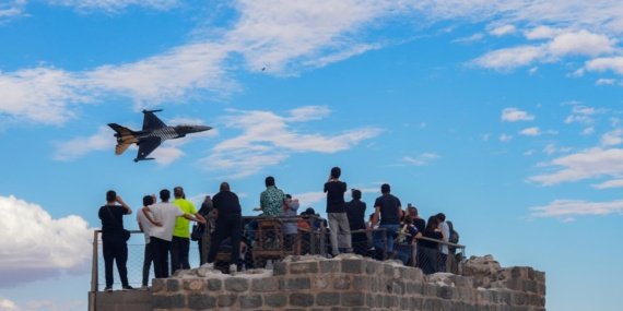 SOLOTÜRK, Diyarbakır'daki gösteri öncesinde hazırlık uçuşu gerçekleştirdi