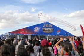 TEKNOFEST Güneydoğu'da Türk Yıldızları'ndan Gökyüzüne Dolu Dolu Performans 5 TEKNOFEST Güneydoğu'da Türk Yıldızları'ndan Gökyüzüne Dolu Dolu Performans