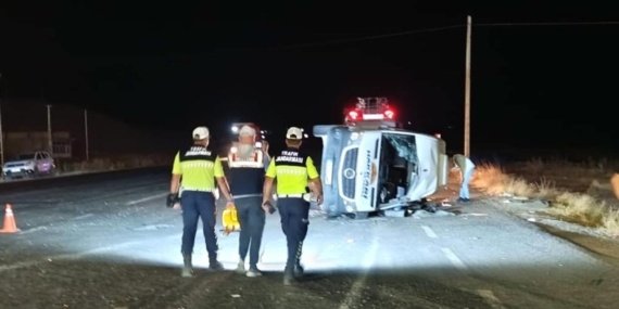 Başkale'de Kamyon ve Minibüsün Çarpıştığı Kazada 13 Kişi Yaralandı