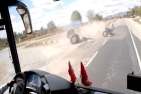 Kastamonu'da otomobil-traktör çarpışması: Araç ikiye parçalandı, 3 kişi yaralandı 4 Kastamonu'da otomobil-traktör çarpışması: Araç ikiye parçalandı, 3 kişi yaralandı