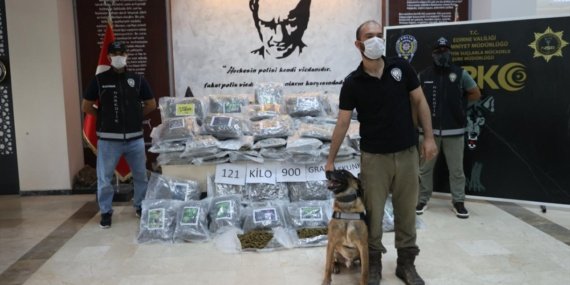 Hamzabeyli Sınır Kapısı'nda 121 Kiloya Yakın Skunk Yakalandı