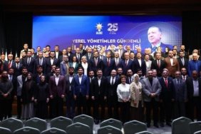 Farklı siyasi partilerden 136 kişi AK Parti'ye katıldı 4 Farklı siyasi partilerden 136 kişi AK Parti'ye katıldı