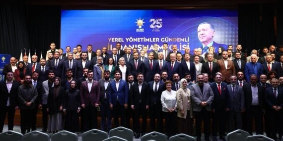 Farklı siyasi partilerden 136 kişi AK Parti'ye katıldı