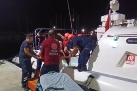 Kaş açıklarındaki ticari gemideki yaralı, Sahil Güvenlik tarafından kurtarıldı