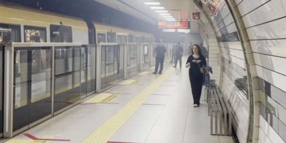 M5 Metro Hattı'nda Kablo Patlaması: Seferler Kısıtlı 11 M5 Metro Hattı'nda Kablo Patlaması: Seferler Kısıtlı