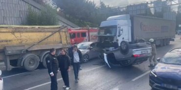 Bağcılar'da 5 Araçlı Zincirleme Kaza: Yaralılar Bulunuyor 13 Bağcılar'da 5 Araçlı Zincirleme Kaza: Yaralılar Bulunuyor
