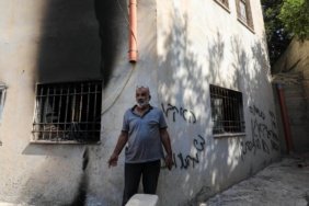 Batı Şeria'da kuşatma altındaki Filistinli aile: Pencereden el uzatma bile gözaltı sebebi sayılıyor