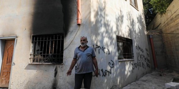 Batı Şeria'da kuşatma altındaki Filistinli aile: Pencereden el uzatma bile gözaltı sebebi sayılıyor