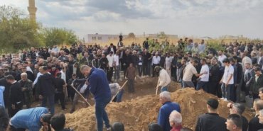 Nusaybin'deki acı kayıp: Aileden 6 fert son yolculuğuna uğurlandı 15 Nusaybin'deki acı kayıp: Aileden 6 fert son yolculuğuna uğurlandı