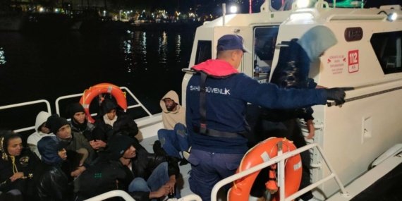 Bodrum'da denizde mahsur kalan 36 sığınmacıya müdahale edildi