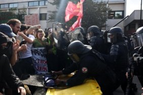 Fransa hükümeti liseli protestoları için acil toplantı kararı aldı