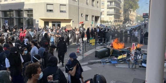 Fransa'da şiddetli lise protestoları nedeniyle okullar bu hafta tatil edildi 7 Fransa'da şiddetli lise protestoları nedeniyle okullar bu hafta tatil edildi