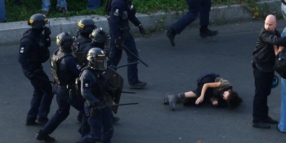 Fransa'da Eğitim Krizi: Öğrenci Eylemleri Ülkeyi İstikrarsızlığa Sürüklüyor 7 Fransa'da Eğitim Krizi: Öğrenci Eylemleri Ülkeyi İstikrarsızlığa Sürüklüyor
