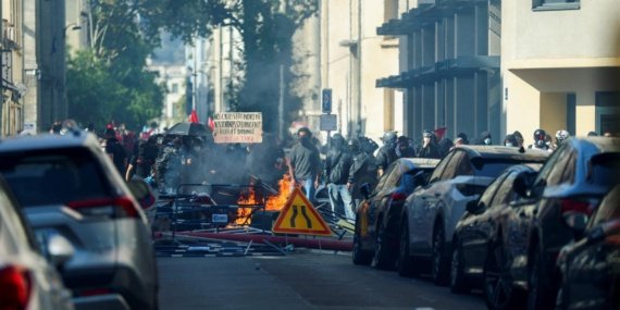 Fransa'da eylem yapan liselilerden uzaktan eğitimi engellemek için "siber kuşatma" girişimi 9 Fransa'da eylem yapan liselilerden uzaktan eğitimi engellemek için "siber kuşatma" girişimi