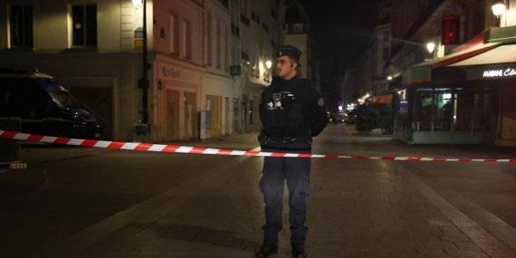 Paris ve Lyon'da kısmi sokağa çıkma yasağı 1 gün uzatıldı