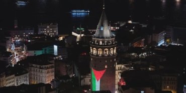 İstanbul'da Galata Kulesi'ne Filistin Bayrağı Işıklandırıldı 12 İstanbul'da Galata Kulesi'ne Filistin Bayrağı Işıklandırıldı
