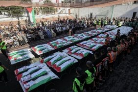 Gazze'de 3 yıl sonra enkazdan kurtarılan 75 Filistinli son yolculuğuna uğurlandı 5 Gazze'de 3 yıl sonra enkazdan kurtarılan 75 Filistinli son yolculuğuna uğurlandı