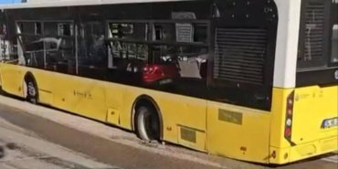 Maltepe'de Yıkılan Yol Zeminine Otobüs Saplandı