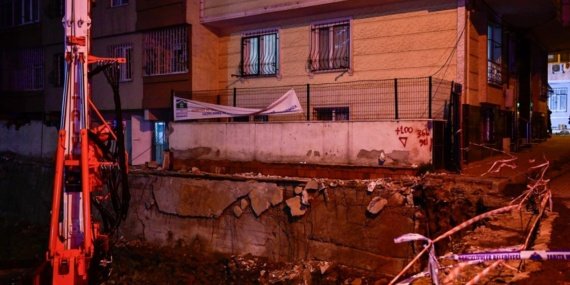 Bahçelievler'de zemin çökmesi tehlikesi yaşayan iki apartman boşaltıldı