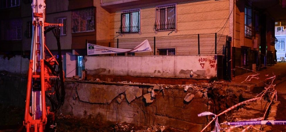 Bahçelievler'de zemin çökmesi tehlikesi yaşayan iki apartman boşaltıldı