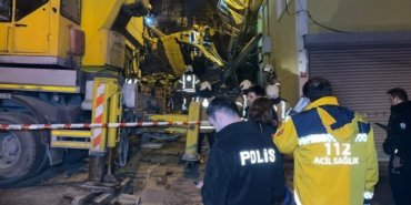 Beyoğlu'nda terk edilmiş 5 katlı yapı yerle bir oldu 15 Beyoğlu'nda terk edilmiş 5 katlı yapı yerle bir oldu