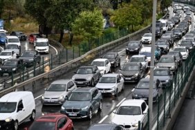 Yağmurun etkisiyle İstanbul trafiği kilitlendi