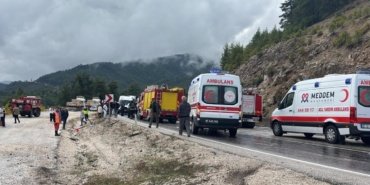 Burdur'da Feci Otobüs Faciası: 1 Can Kaybı, 9 Yaralı 14 Burdur'da Feci Otobüs Faciası: 1 Can Kaybı, 9 Yaralı